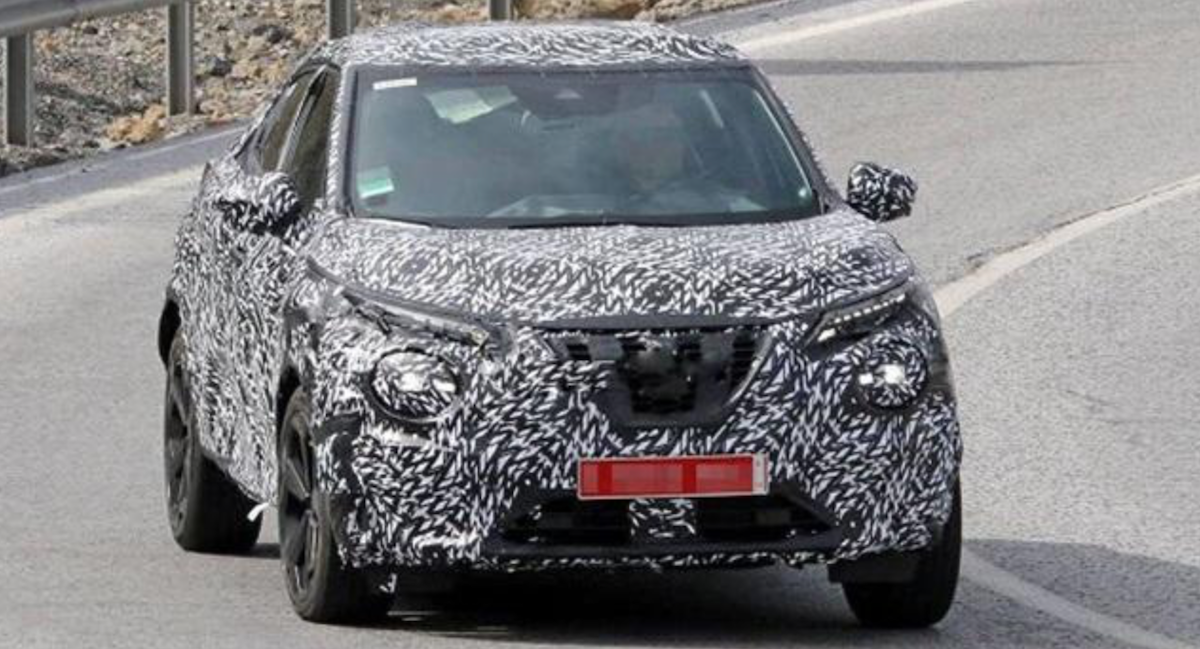 據外媒新消息表示,新一代 Nissan Juke 將會出現 1.6 升引擎+電池模組的插電式 PHV 車型,此為新 Juke 測試車。
