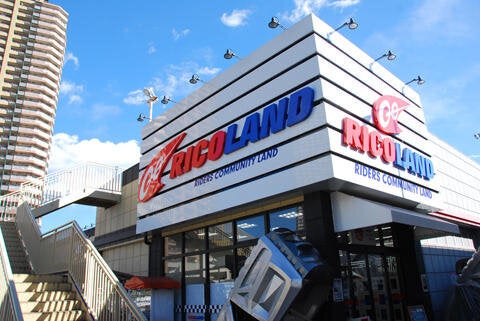 Ricoland東雲店專門販售重機人身部品,實惠價格吸引許多到訪台場的車迷。(圖/長汎假期)