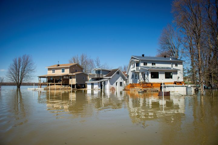 Plusieurs citoyens du Québec, de l'Ontario et du Nouveau-Brunswick ont vu leur maison être inondée, ce printemps 2019, comme en témoigne cette photo prise à Rigaud le 22 avril.