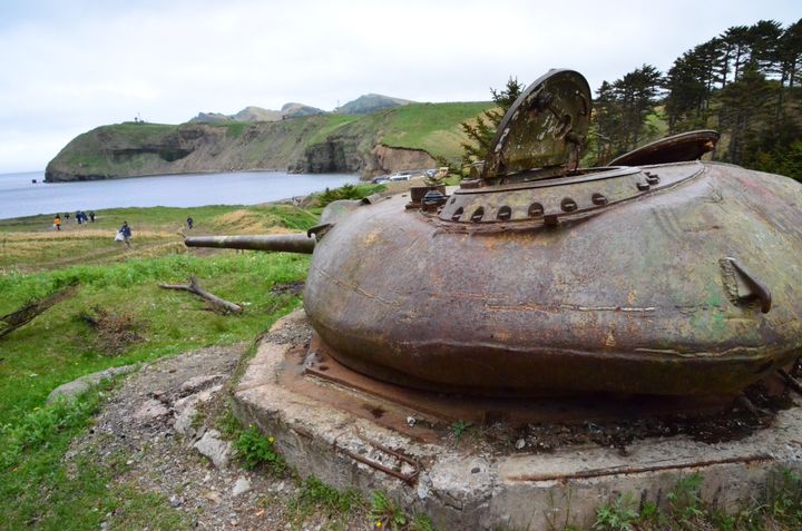 色丹島に残された砲台跡＝2014年6月