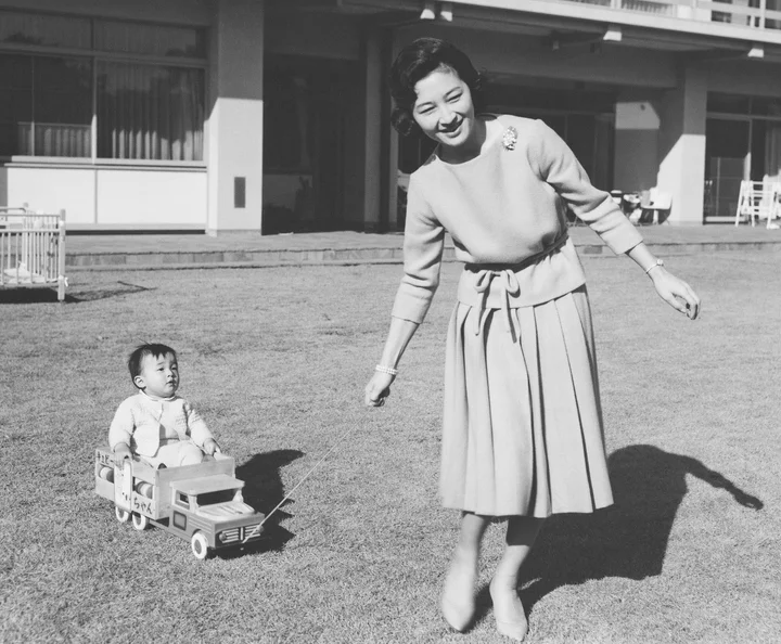 美智子さまの子育て ナルちゃん憲法 とは 天皇陛下の幼き日々でふり返る 画像集 ハフポスト