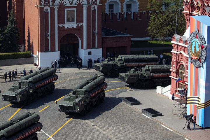 Oι ρωσικοί πύραυλοι S-400 στην παρέλαση για την «Ημέρα της Νίκης» του κόκκινου στρατού. 2019