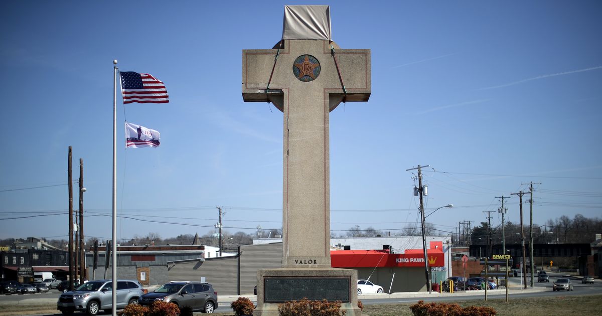 Supreme Court Rules 40-Foot Cross On Public Land Does Not Violate ...