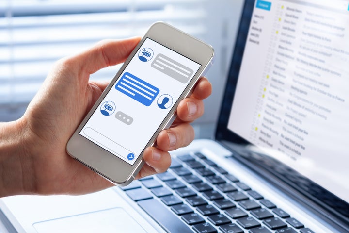 O uso do Telegram no desktop é assegurado apenas com uma senha enviada por SMS ao número de celular.