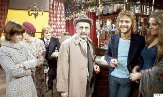 Warren Mitchell Dead: 'Till Death Us Do Part' Actor Dies ...