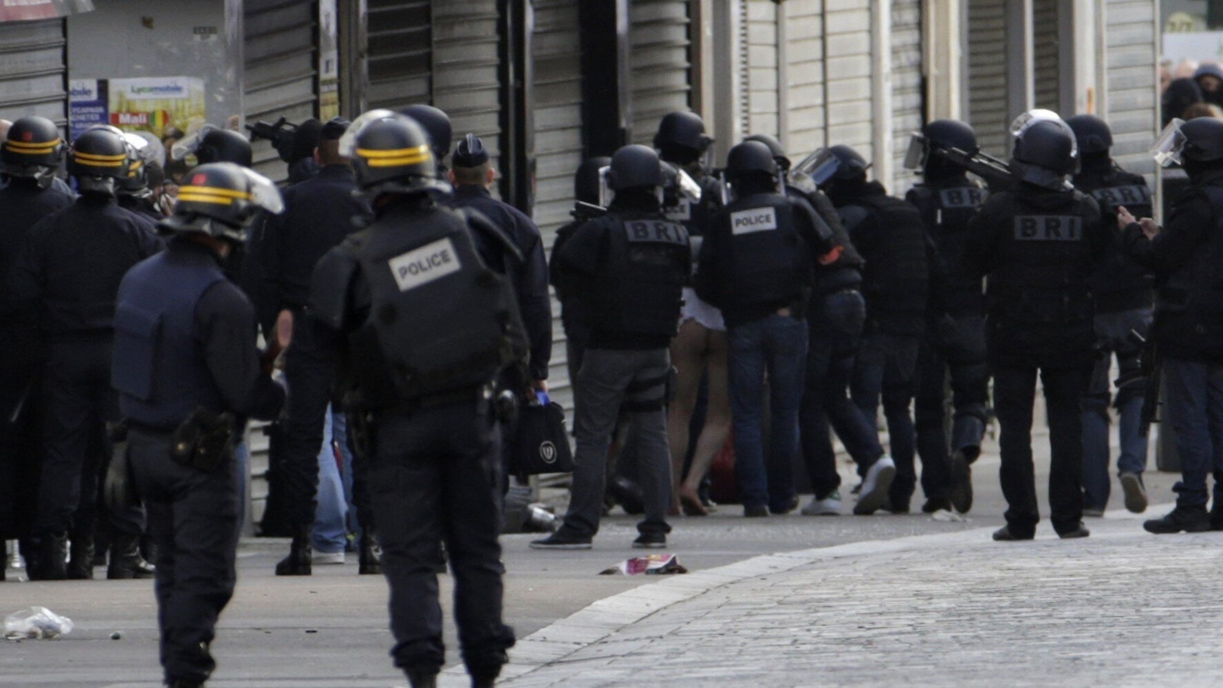 Saint Denis Paris Siege Footage Captures Gun Battle As Police Target