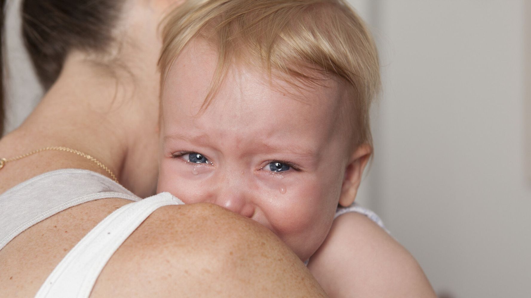 Don T Try To Teach Your Baby To Self Settle To Sleep Huffpost