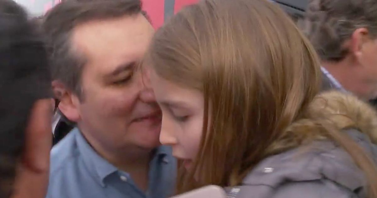 Republican Ted Cruz Rejected By His Own Daughter As He Leans In For Kiss Ahead Of Iowa Caucus 