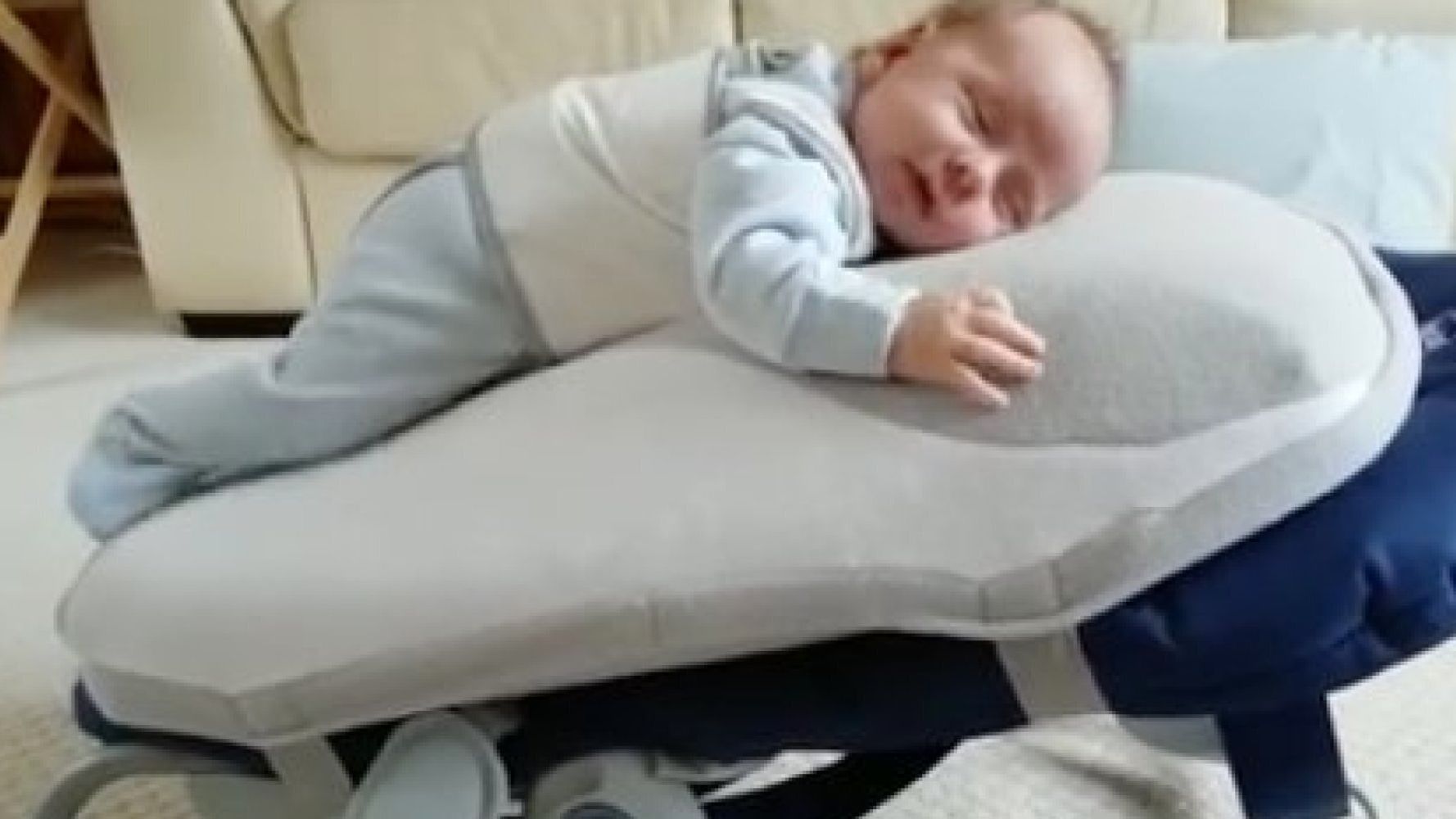 New Baby Seat Offering Busy Parents Me Time Divides Opinion Online Huffpost Uk Parents