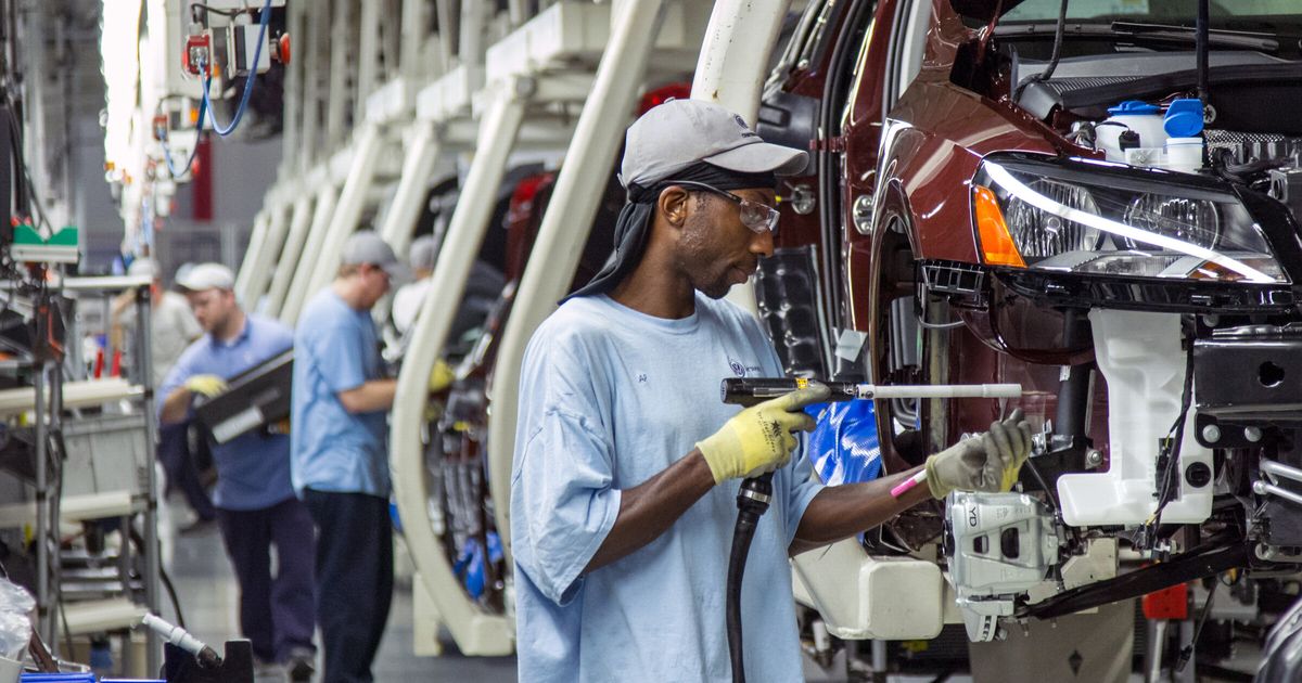 United Auto Workers Gets Another Crack At Unionizing Volkswagen Plant In Tennessee