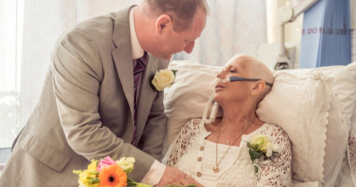 Groom Organises Hospital Wedding In 24 Hours After Bride With Terminal Cancer Is Given Days To 3790