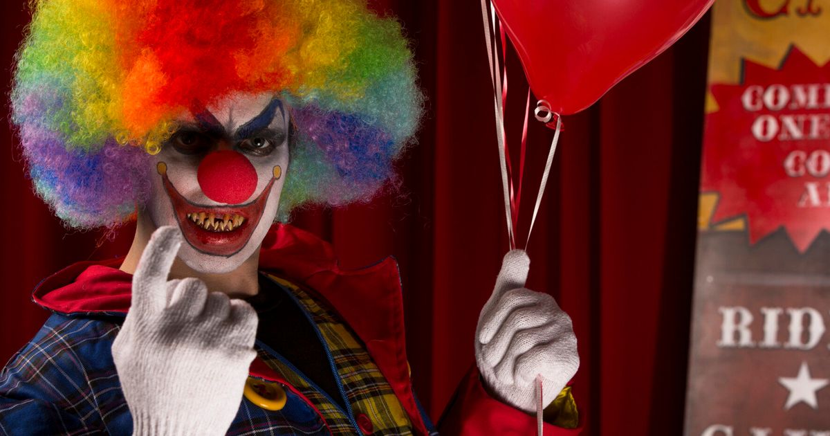 I am clown. Клоун с шариками. Клоуны дерутся. Битва клоунов. Драка клоунов.