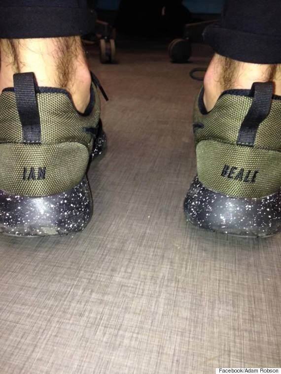 Empuje material Preguntar Man Accidentally Orders Personalised Nike Trainers Saying 'Ian Beale' |  HuffPost UK Style