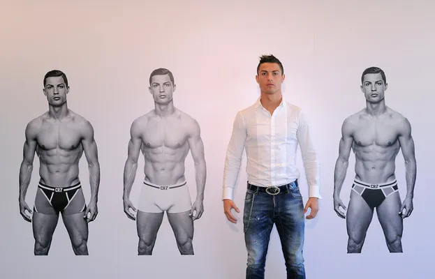 Cristiano Ronaldo Birthday: 30 Of His Most Gratuitous, Top-Off, Chest-Out  Moments (PICS)