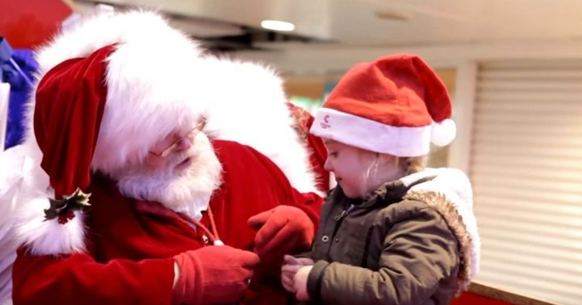 Santa Makes Little Girl's Christmas Wishes Come True, Uses Sign ...