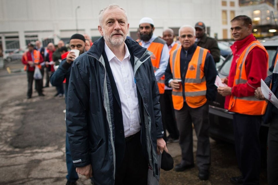 Jeremy Corbyn meets postal workers