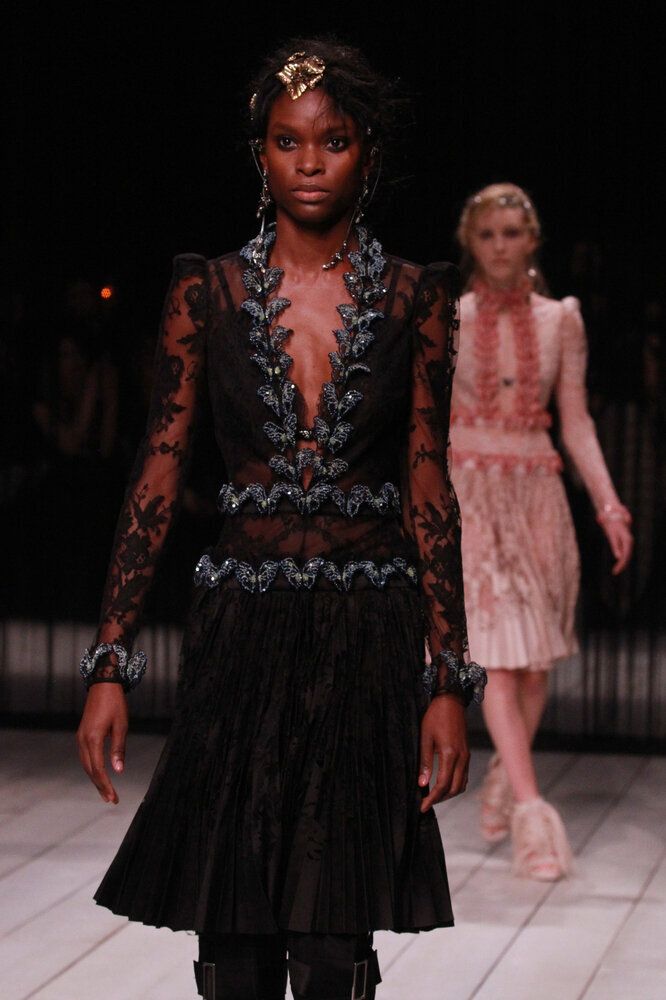 Alexander McQueen - Runway - LFW AW16