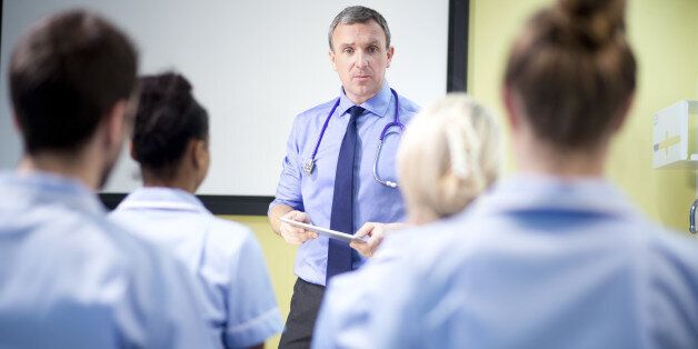 doctor briefing nursing students