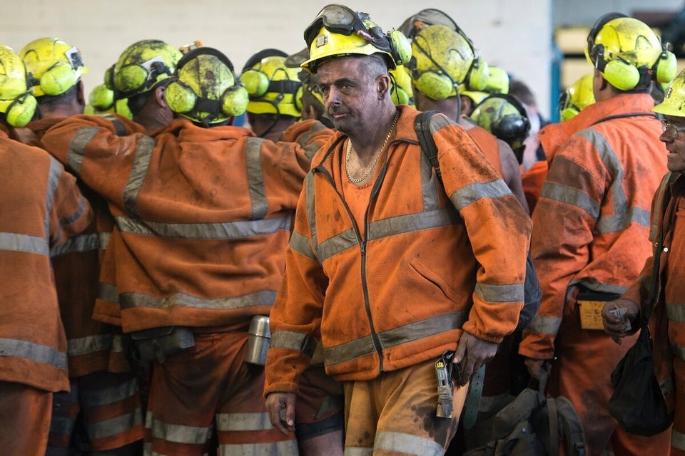 Kellingley mining machines buried in last deep pit - BBC News