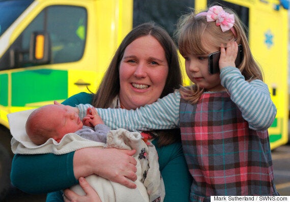 Three Year Old Girl Receives Bravery Award After Saving Pregnant Mums Life With 999 Call 2961