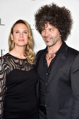 Renée Zellweger Looks Unrecognisable As She Arrives At Elle Women In Hollywood Awards (PICS, VIDEO) | HuffPost UK Entertainment Renée Zellweger Looks Unrecognisable As She Arrives At Elle Women In Hollywood Awards (PICS, VIDEO) | HuffPost UK Entertainment