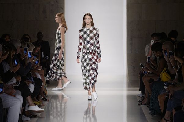 Victoria Beckham Spring/Summer 2015 Collection – New York Fashion Week