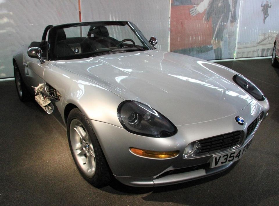 10) BMW Z8 (The World Is Not Enough, 1999)