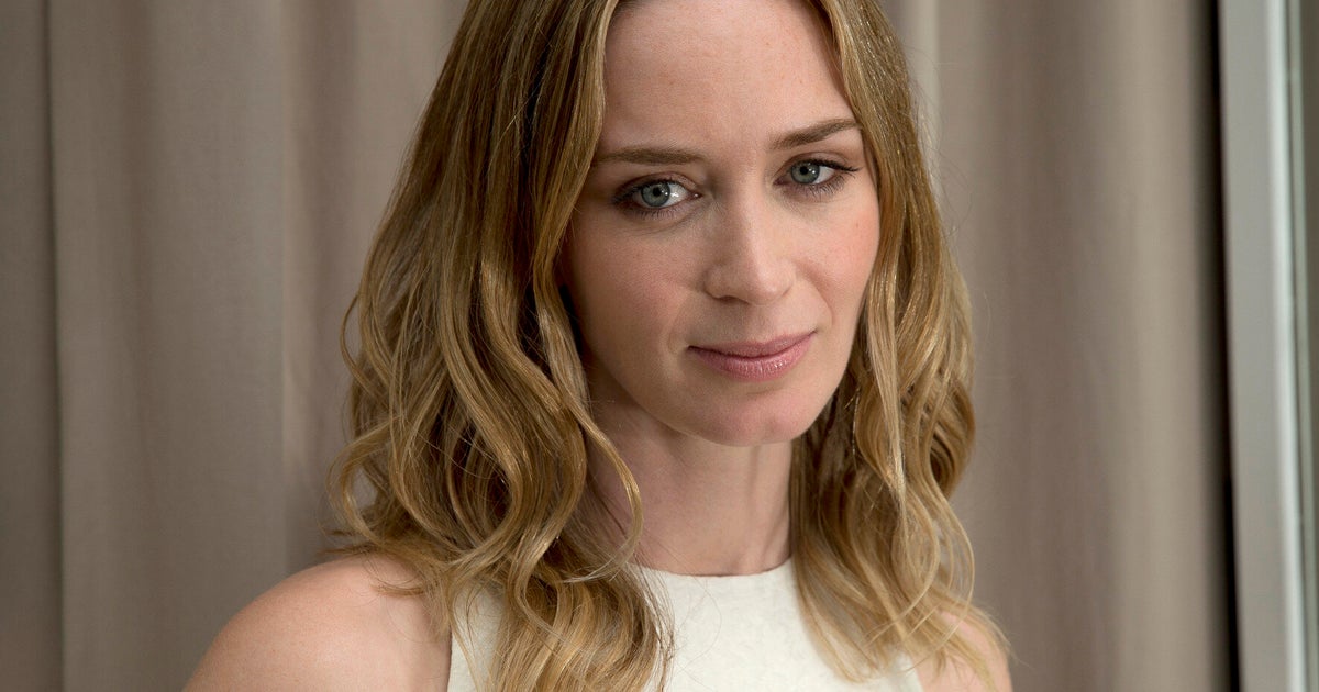 Emily Blunt Ordered To 'Leave Hollywood' By Fox News Host Over(02)