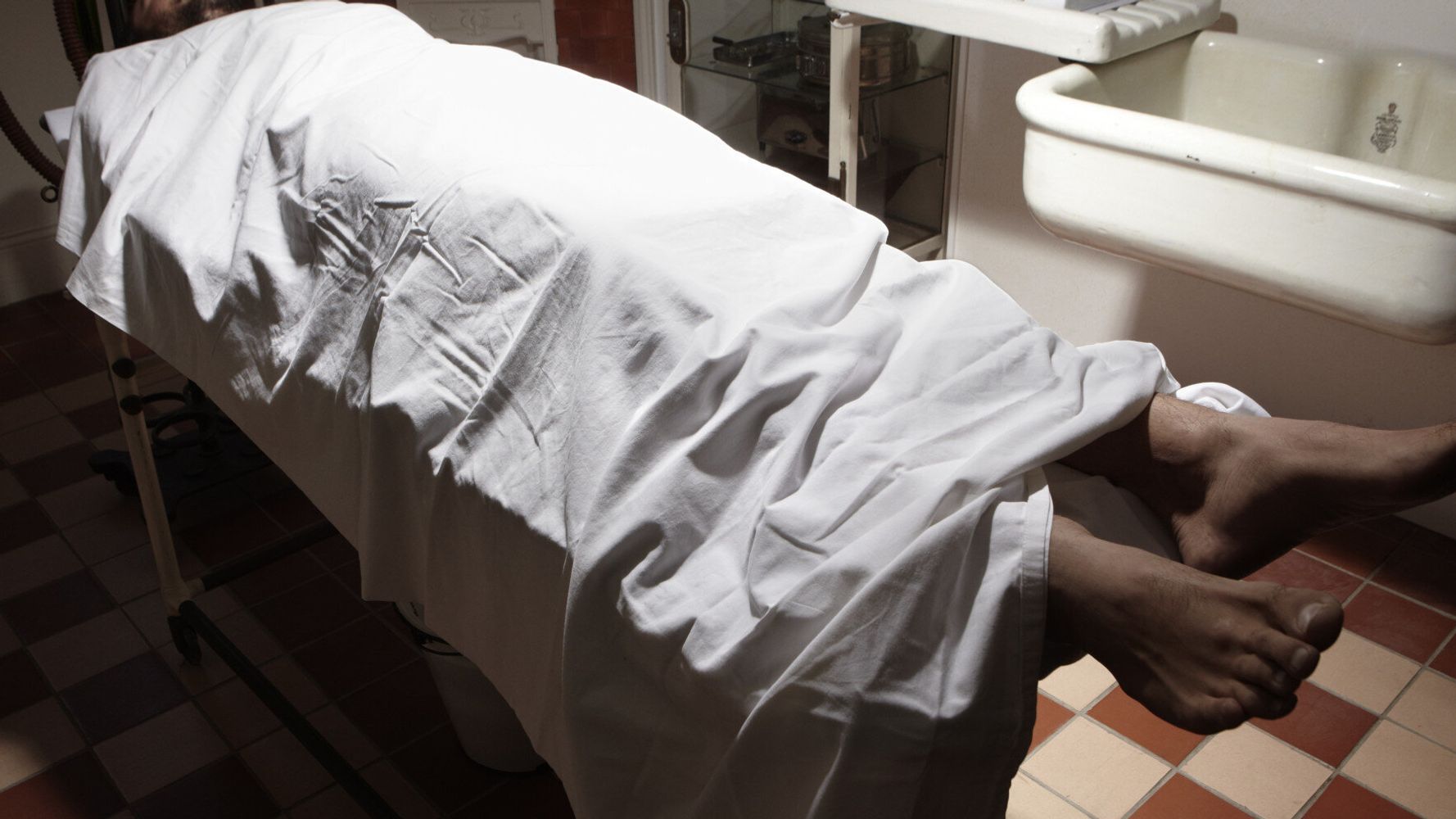 Russian Man Wakes Up In Morgue After Drinking Vodka, Goes Back To Party |  HuffPost UK News