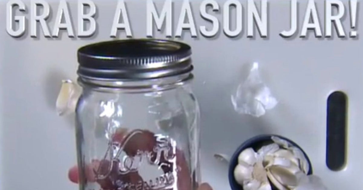 Kitchen Hack How Peel Garlic In Seconds With A Mason Jar HuffPost UK