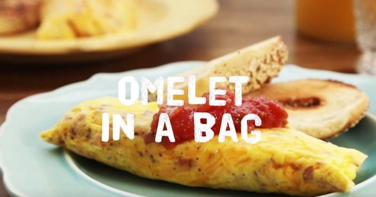 How To Cook An Omelette In A Sandwich Bag (And Make Zero Mess