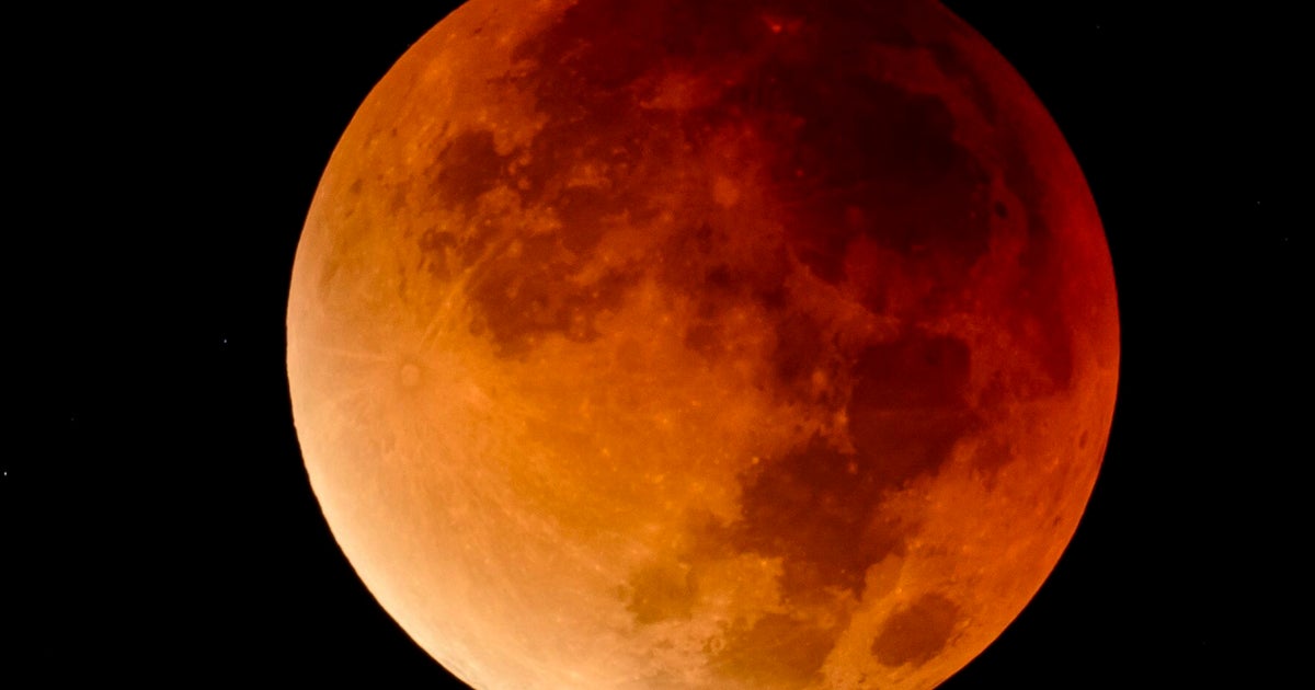 Supermoon Lunar Eclipse Delivers Spectacular Show Around The World ...