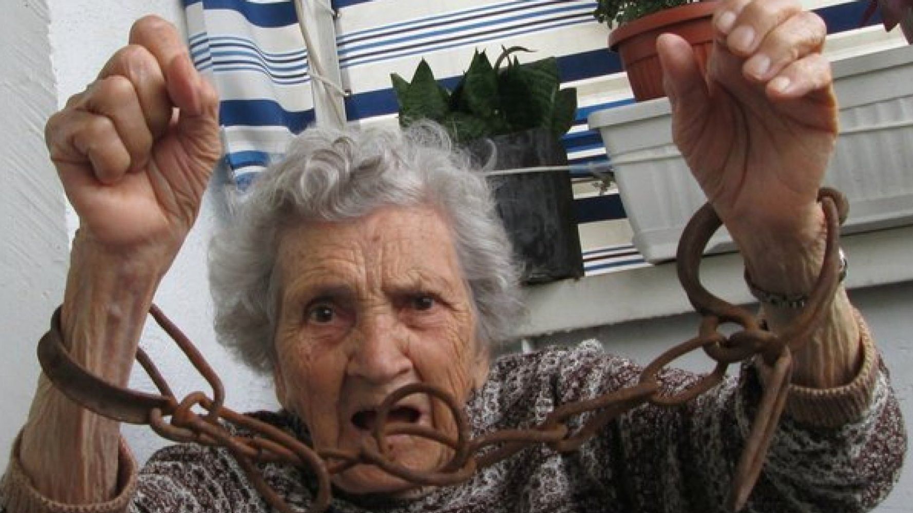 Ebay Seller's Adorable 94-Year-Old Aunt Models Goods With Brilliant