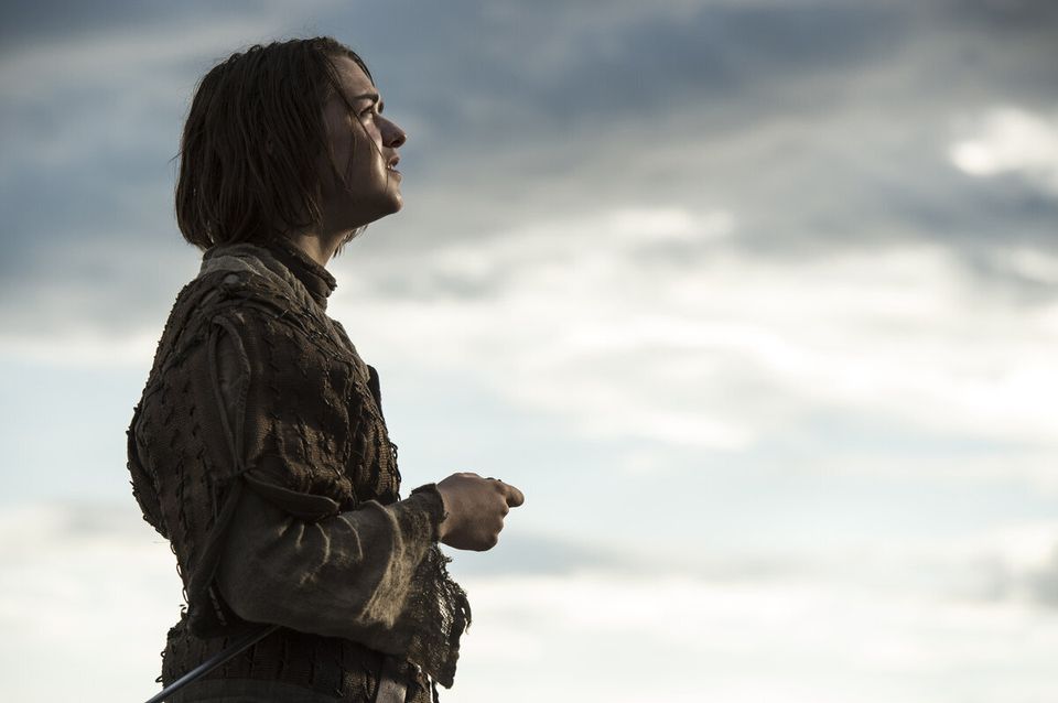 Maisie Williams learned to sword fight left handed because Arya is left handed