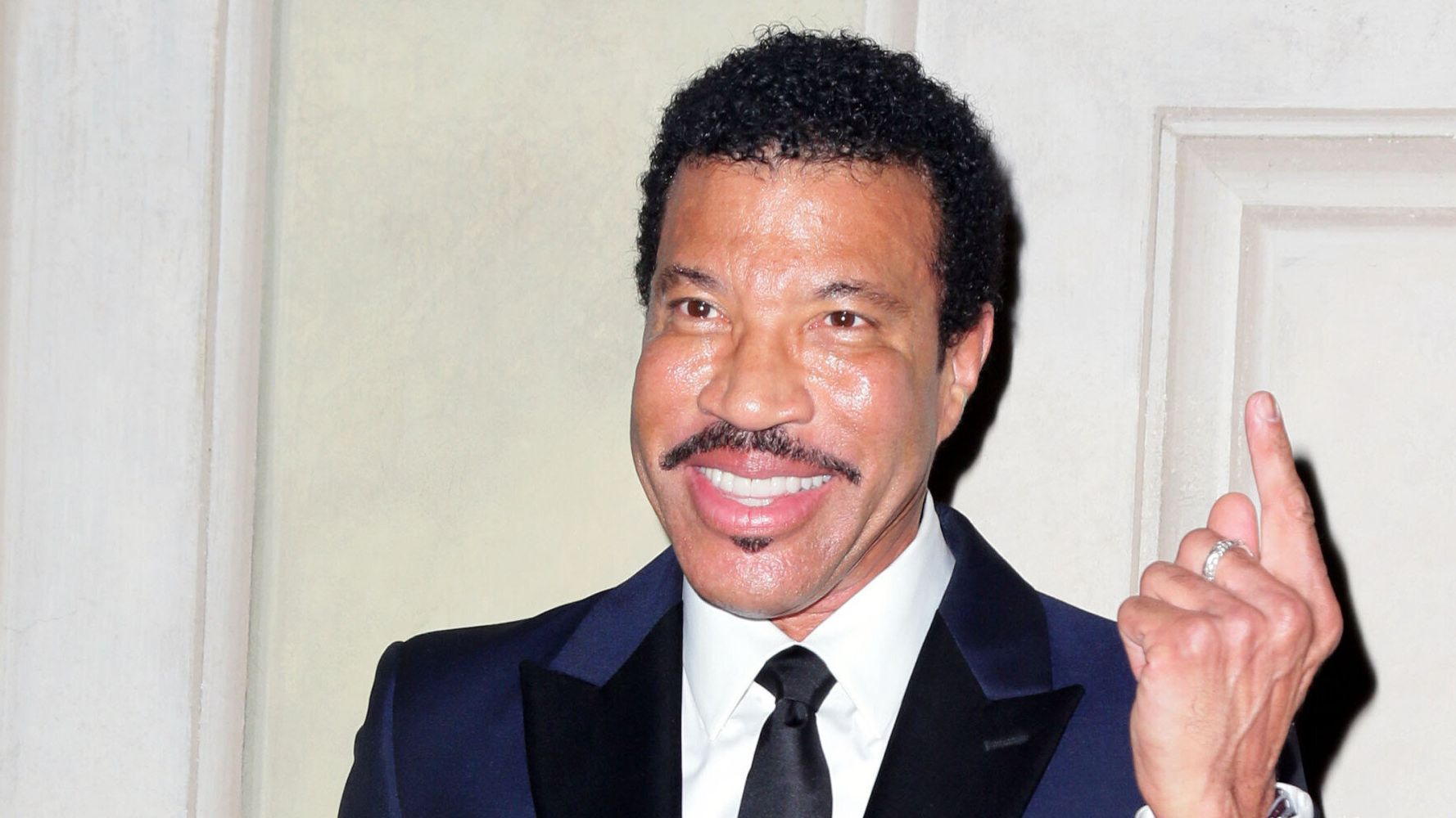 Lionel Richie, Headliner At Glastonbury And Henley Festival, Reveals ...