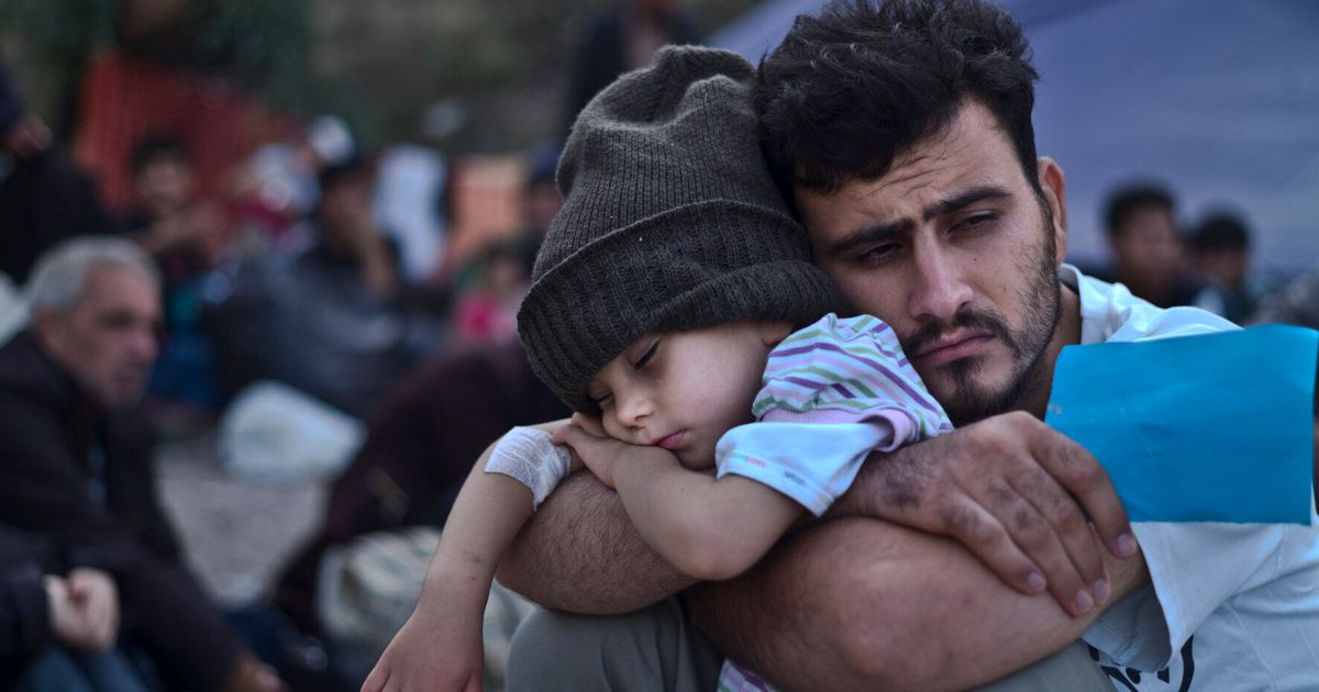 Refugee Crisis Hundreds In Uk Offer Beds To Syrians As