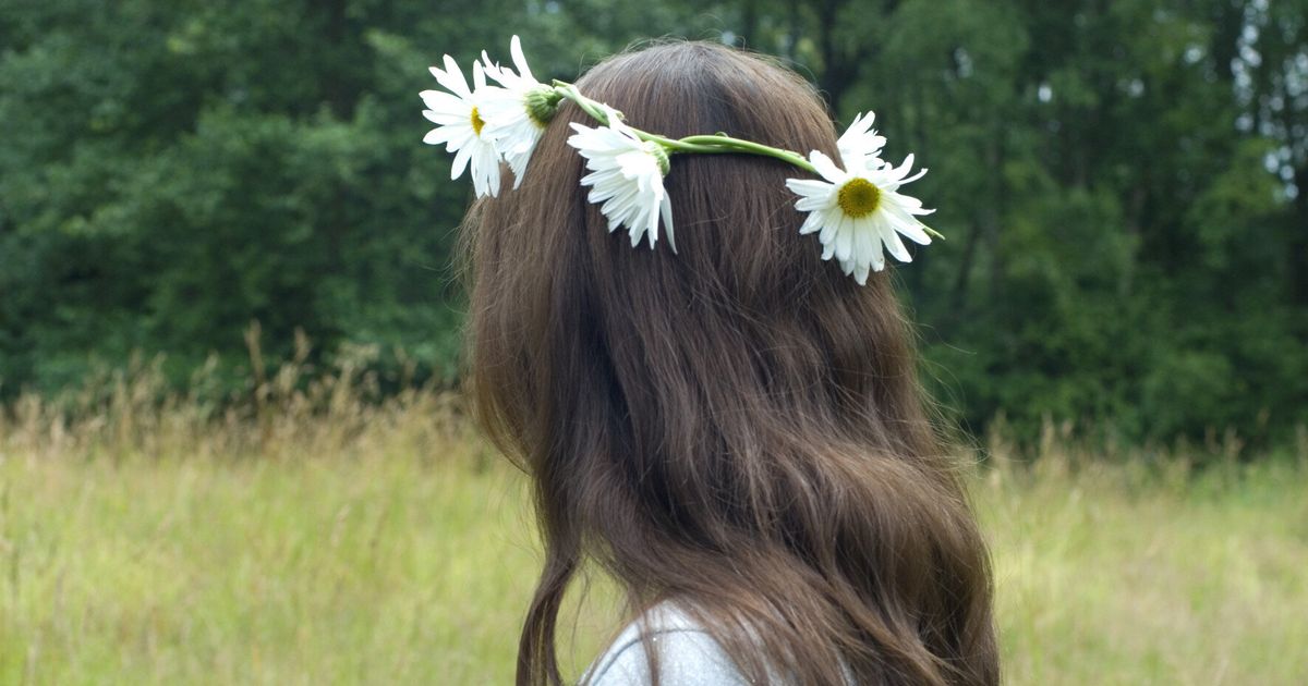 How To Keep Your Hair Clean At A Festival: Tips For Washing, Styling ...