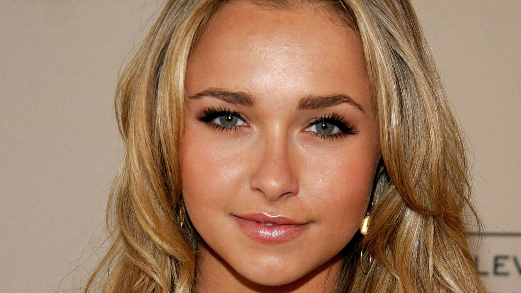 Hayden Panettiere Checks Into Postnatal Depression Clinic: How To Know If Y...