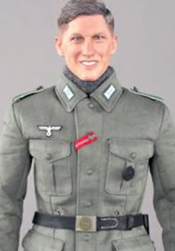 Une figurine de soldat nazi ressemble fortement à Schweinsteiger - The  Times of Israël