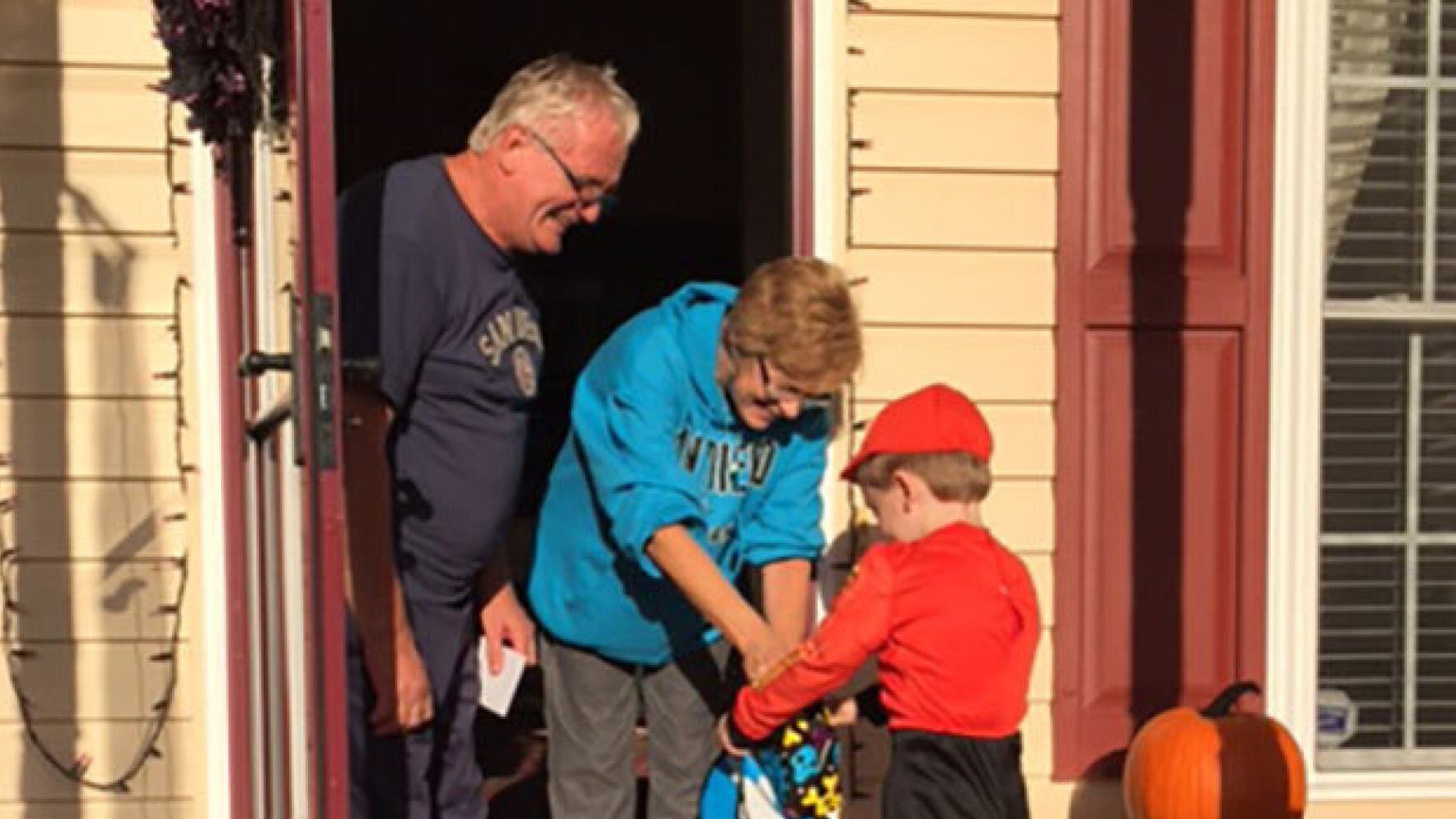 Missing Halloween for heart surgery: Neighbors throw early trick