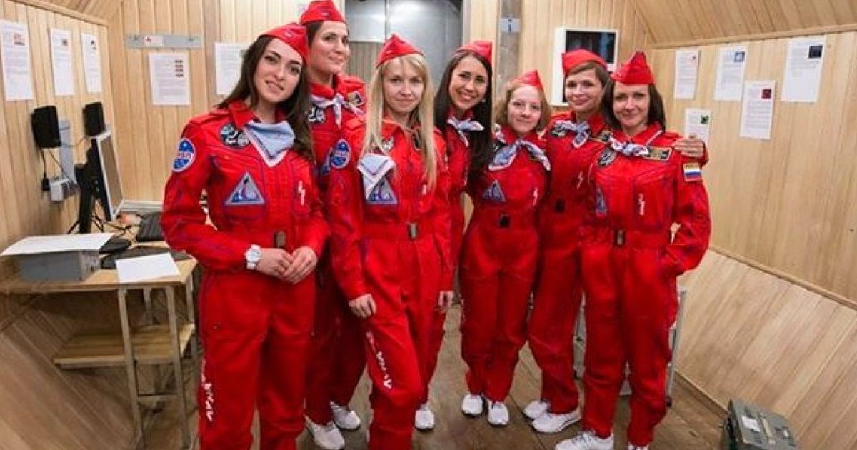 Russian Female Space Crew Preparing For Moon Mission Asked About Men And Make Up Huffpost Uk 5488