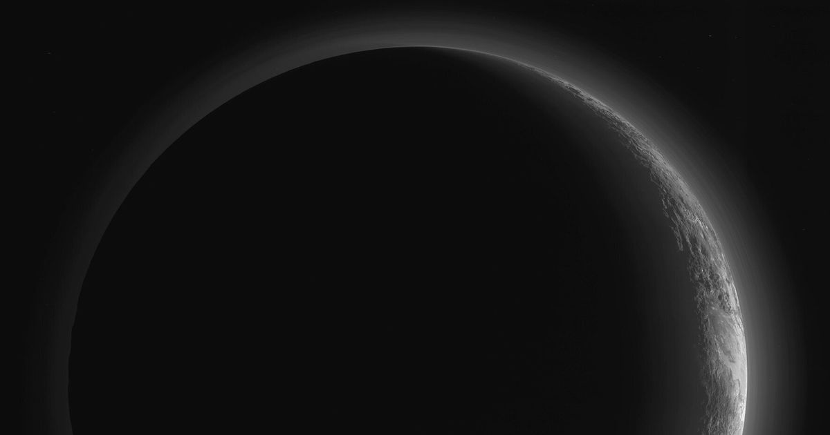 Nasas New Horizons Team Releases Stunning Image Of Plutos Crescent