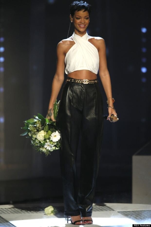 Dass Ist Gut Rihanna Dons Crop Top And Leather Trousers For German Tv Show Huffpost Uk