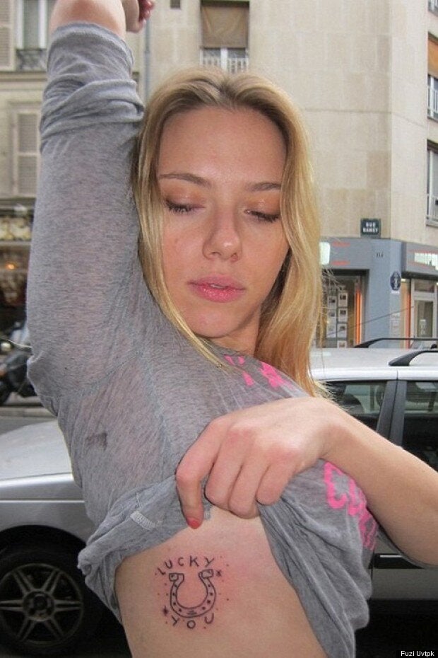 PHOTOS - Scarlett Johansson à Paris : Silhouette Pulpeuse Et Attitude Sexy Pour Captain America PHOTOS - Scarlett Johansson à Paris : Silhouette Pulpeuse Et Attitude Sexy Pour Captain America