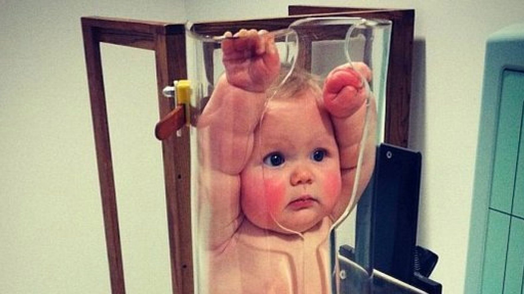 The Inter Goes Crazy After Seeing This Bizarre Ba X Ray Device Huffpost Uk Parents