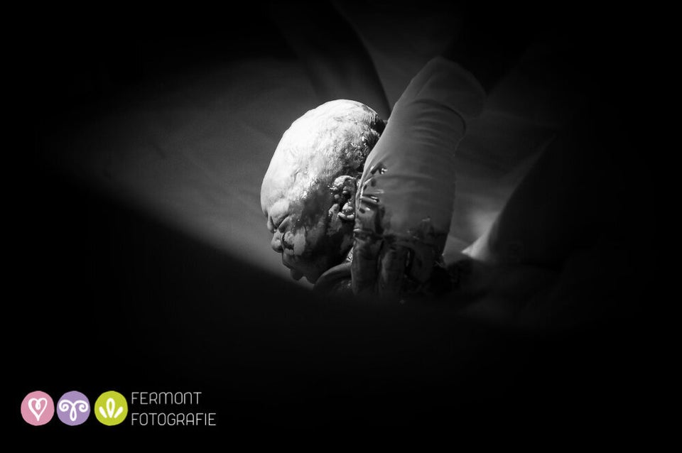 Dutch photographer Mary Fermont takes stunning photos moments after babies  are born