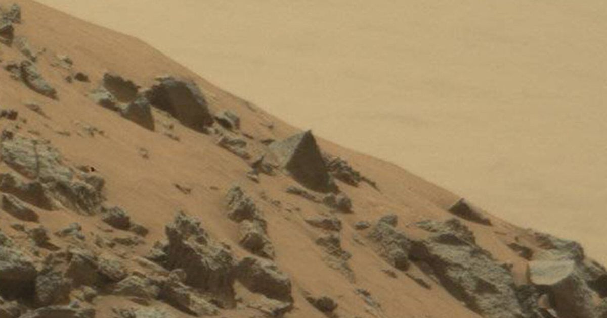 There's A Pyramid On Mars And Everyone Is Freaking Out