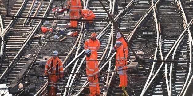 A multibillion pund project to improve Britain's railways has been paused