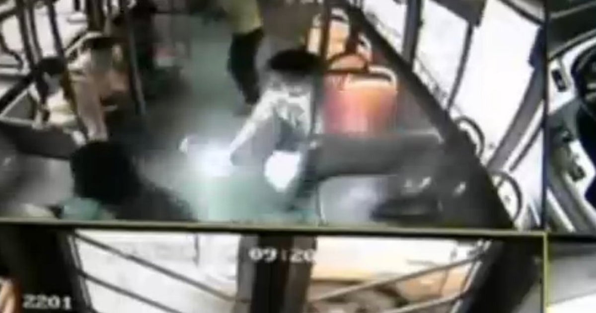 Phone Battery Explodes In A Woman's Hand (VIDEO) HuffPost UK Tech