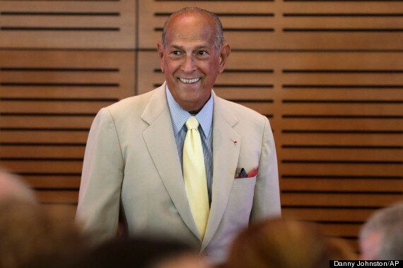 Oscar De La Renta Dead Amal Clooney S Wedding Dress Designer Dies Aged 82 Huffpost Uk